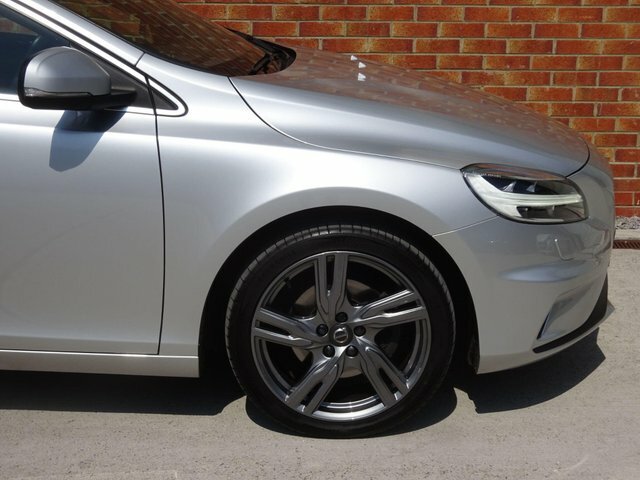 Volvo V40 D2 R-design Blue #9