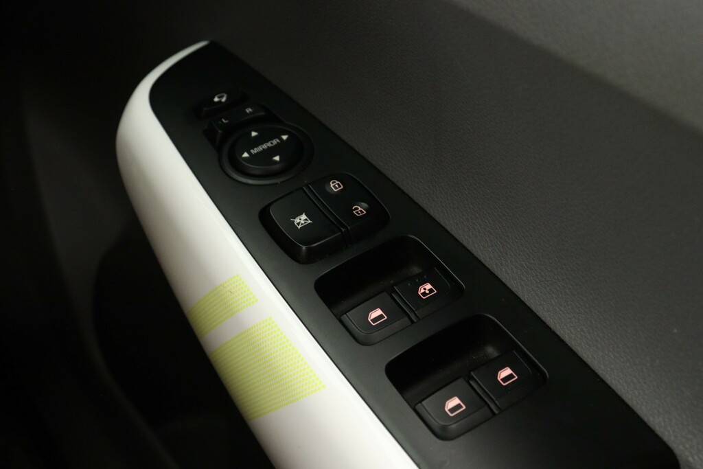 Kia Picanto 2 White #26