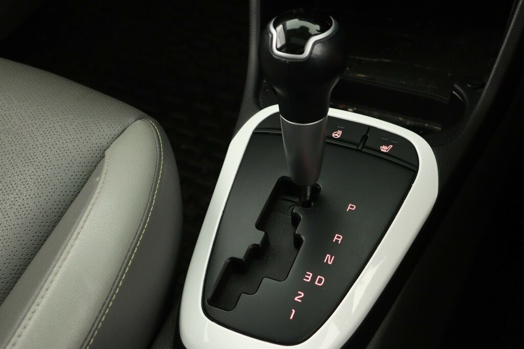 Kia Picanto 2 White #23