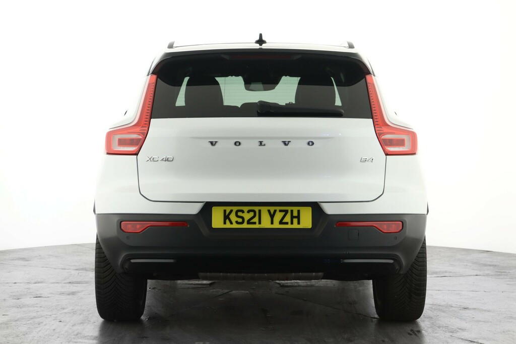 Volvo XC40 2.0 B4p R Design Pro White #2