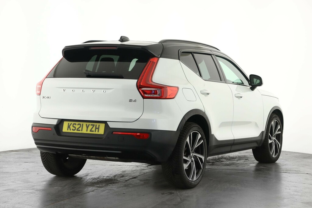 Volvo XC40 2.0 B4p R Design Pro White #3