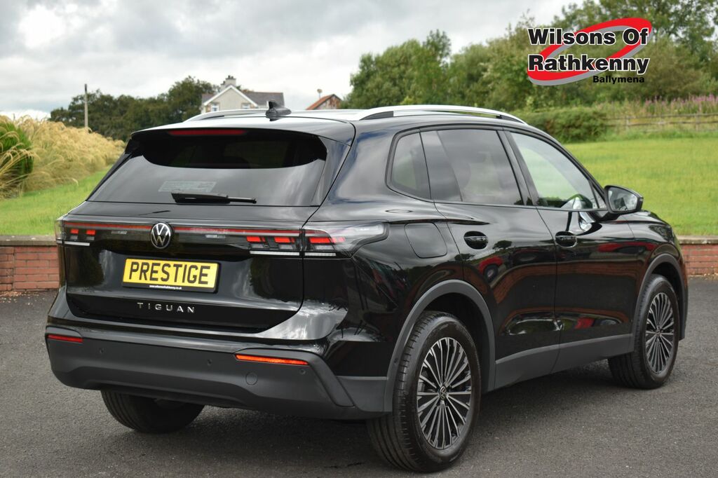 Volkswagen Tiguan Suv LB25YEF Black #2