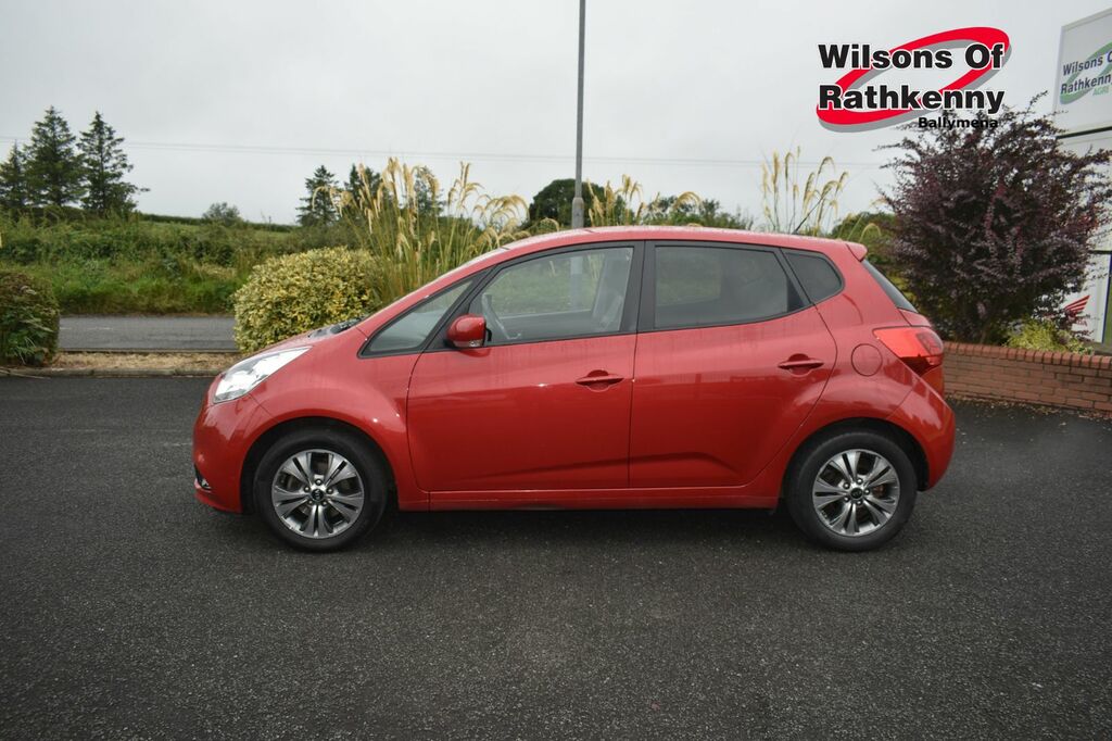 Kia Venga Hatchback Red #5