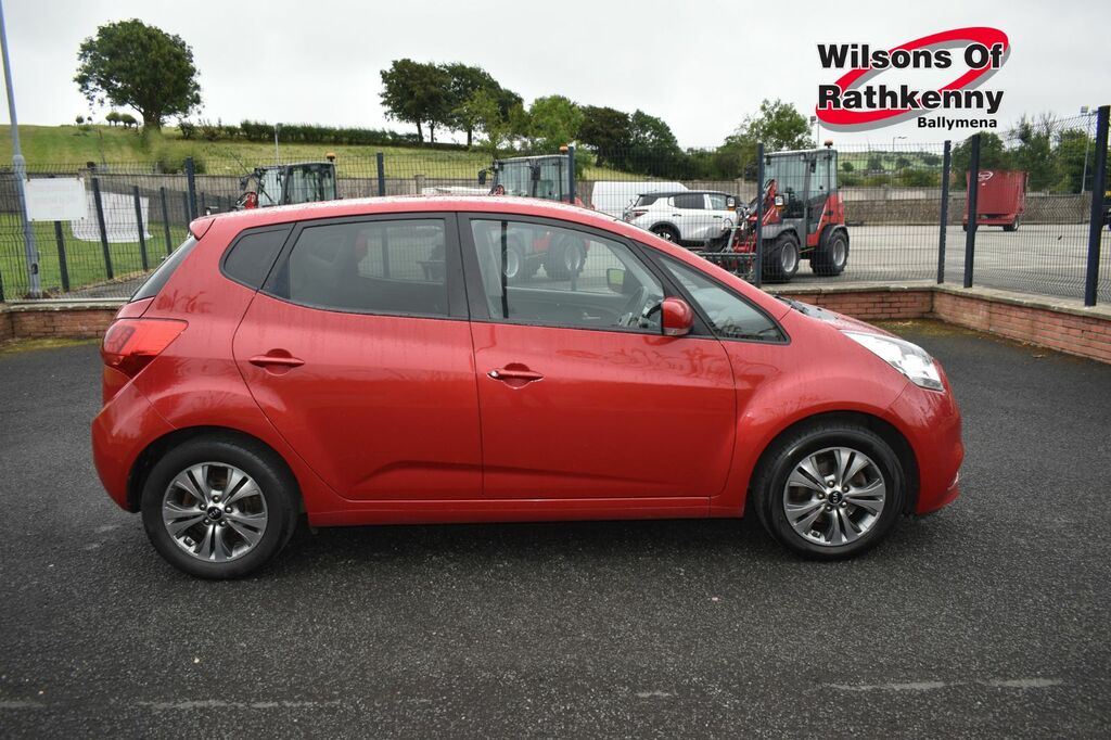 Kia Venga Hatchback Red #4