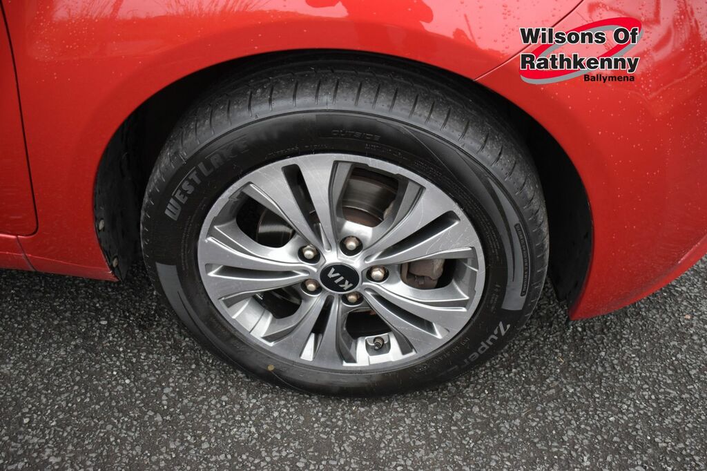 Kia Venga Hatchback Red #3