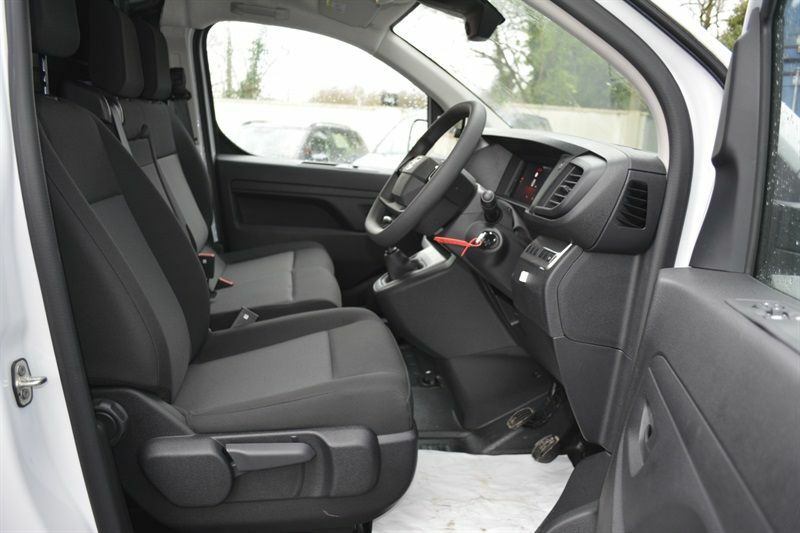 Vauxhall Vivaro Mpv White #6