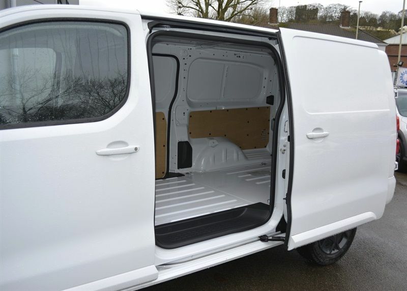 Vauxhall Vivaro Mpv White #4