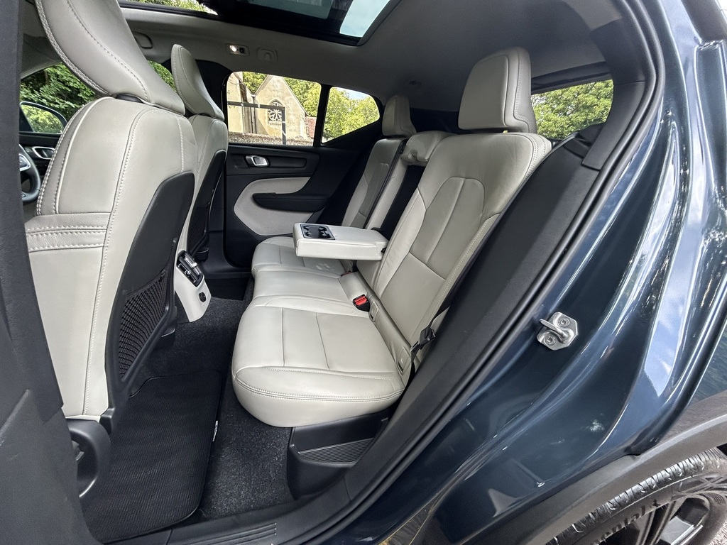 Volvo XC40 T4 Fwd R-design Pro Rear Park Assist Silver #29