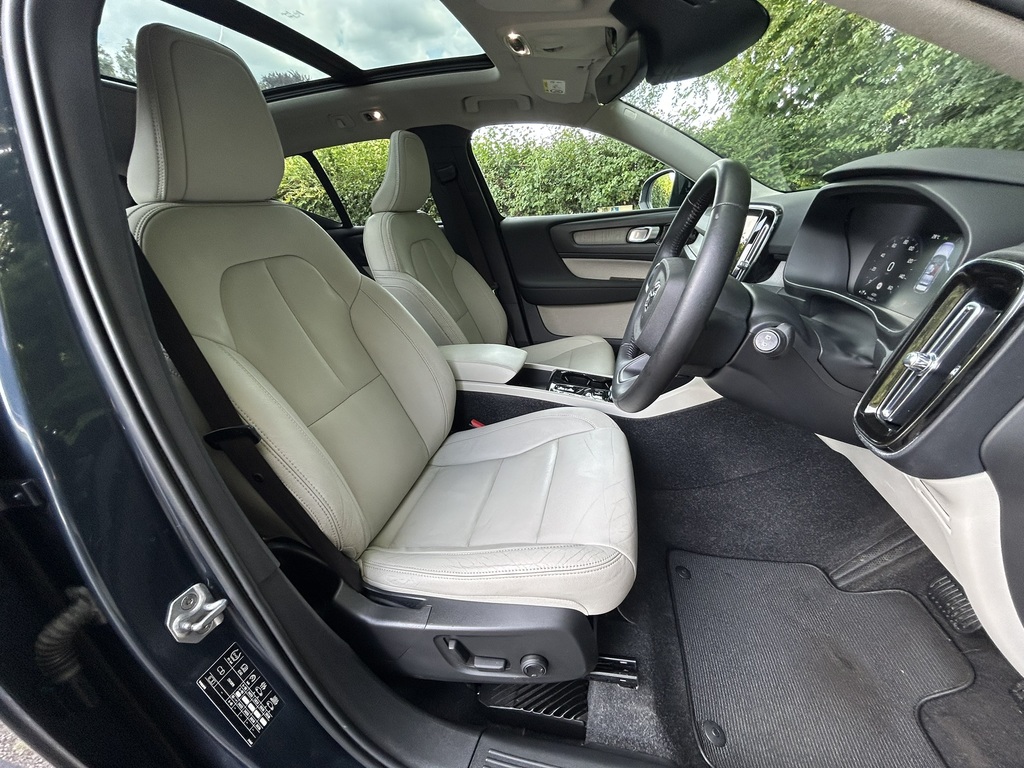 Volvo XC40 T4 Fwd R-design Pro Rear Park Assist Silver #23