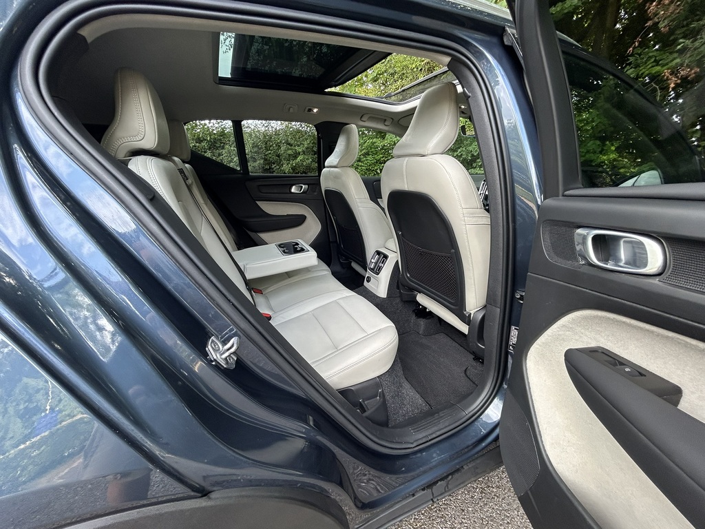 Volvo XC40 T4 Fwd R-design Pro Rear Park Assist Silver #24