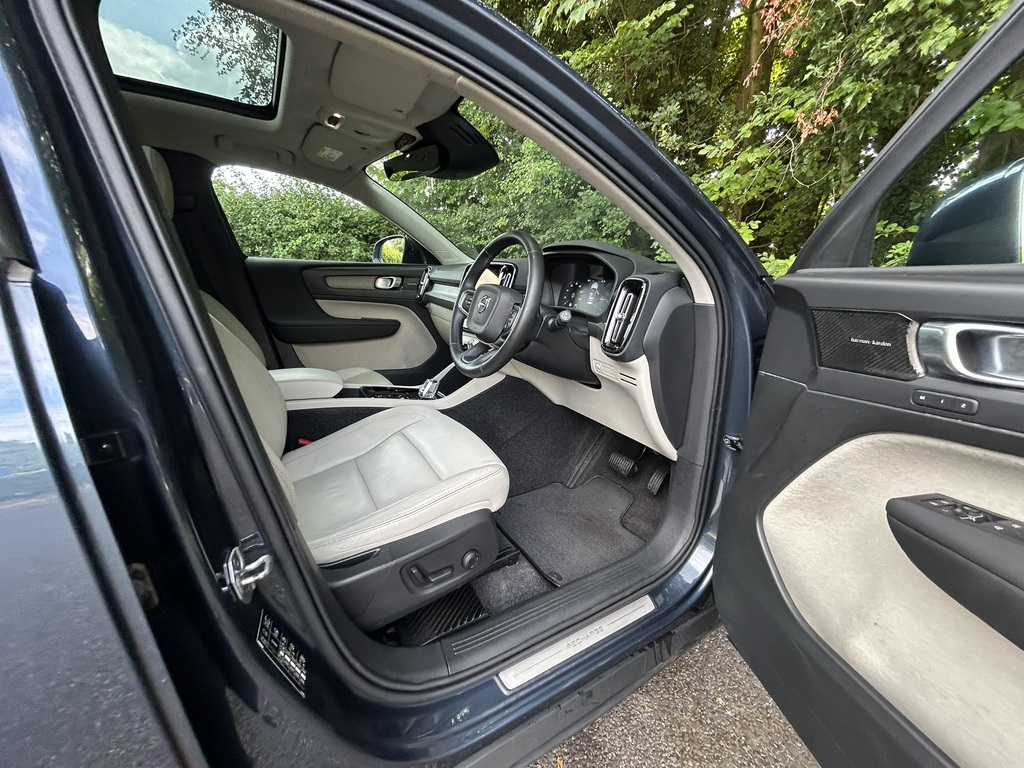 Volvo XC40 T4 Fwd R-design Pro Rear Park Assist Silver #22