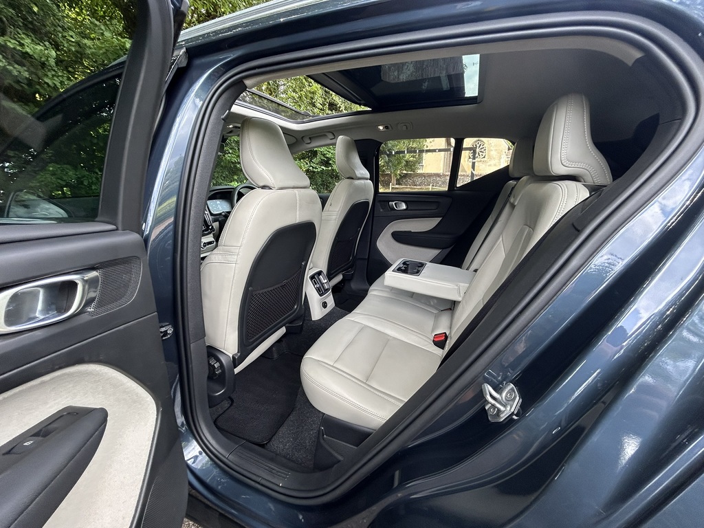 Volvo XC40 T4 Fwd R-design Pro Rear Park Assist Silver #28