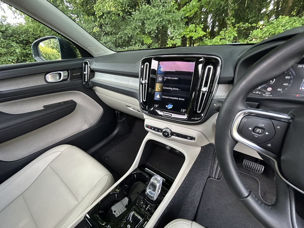 Volvo XC40 T4 Fwd R-design Pro Rear Park Assist Silver #27
