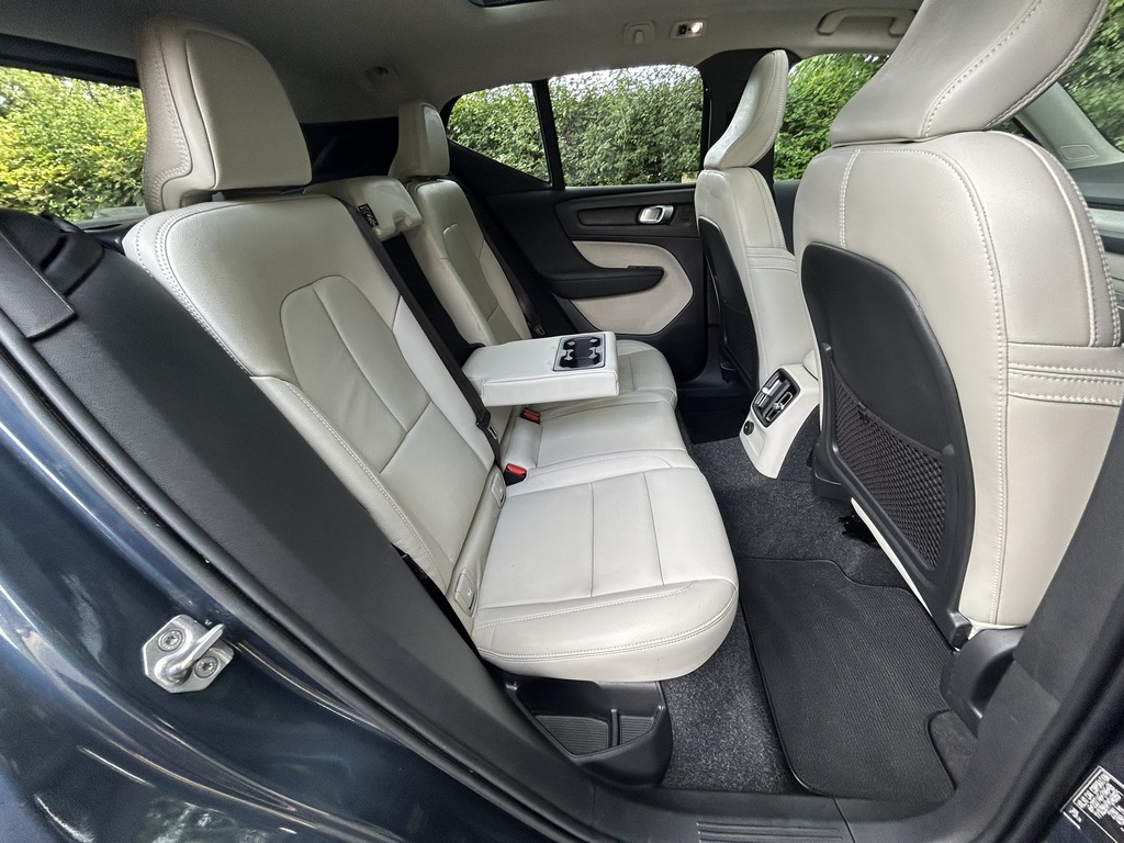 Volvo XC40 T4 Fwd R-design Pro Rear Park Assist Silver #25