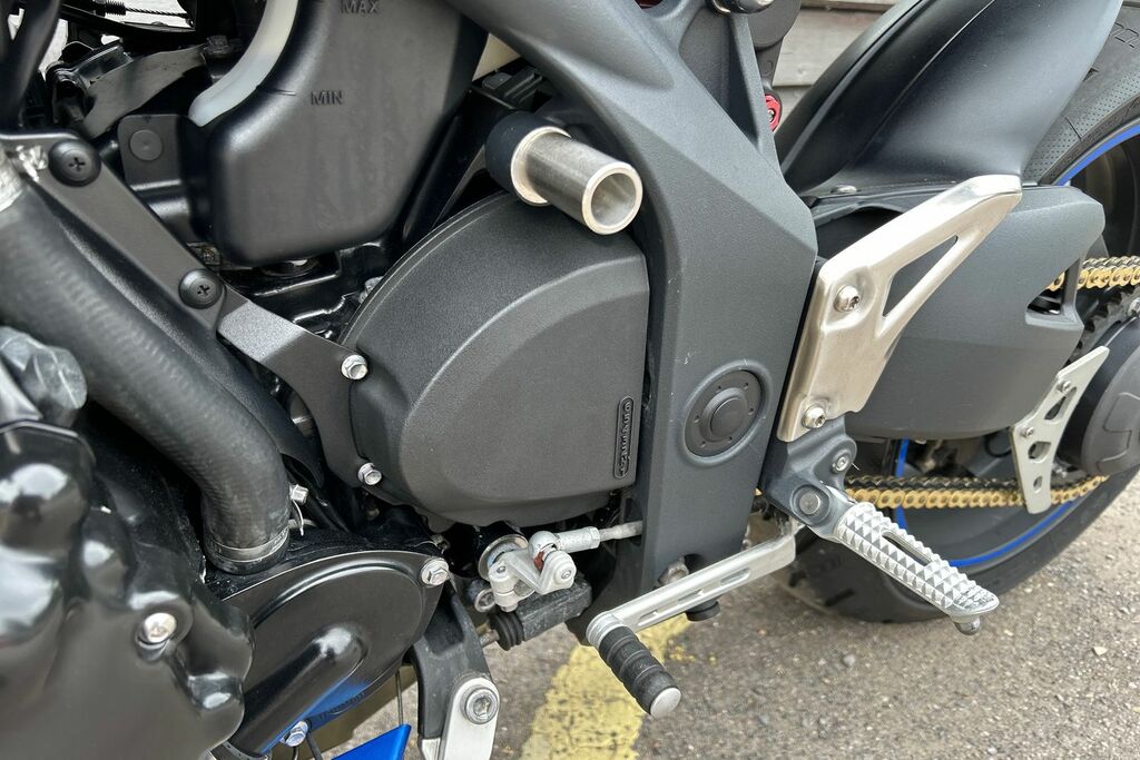 Triumph  Storm Black #11