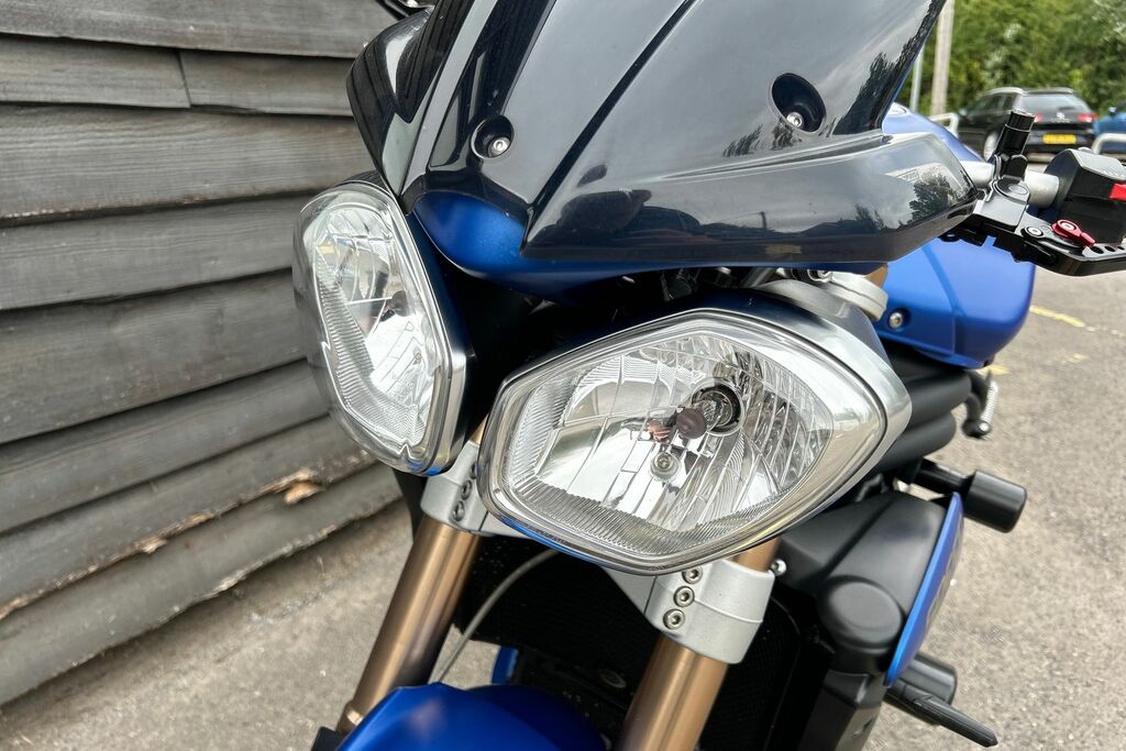 Triumph  Storm Black #6
