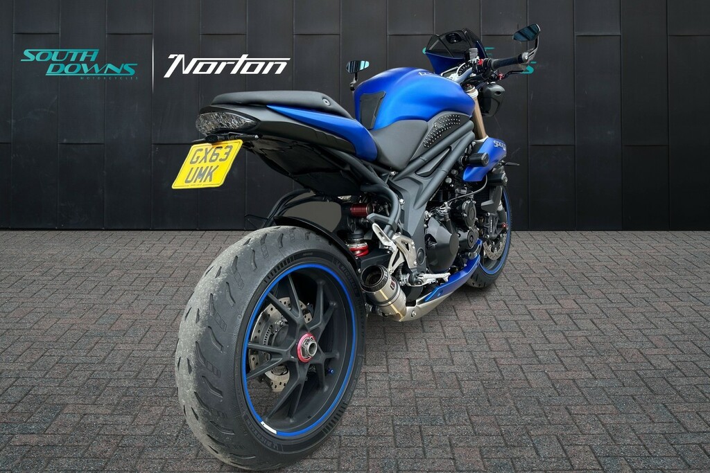 Triumph  Storm Black #2