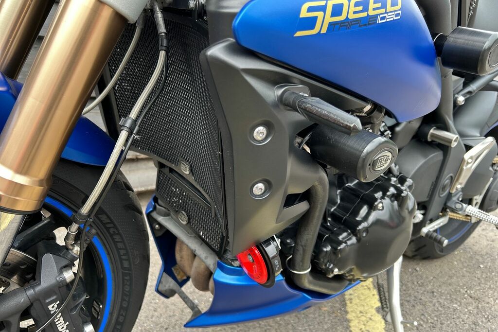 Triumph  Storm Black #12