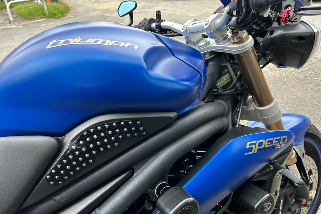 Triumph  Storm Black #7