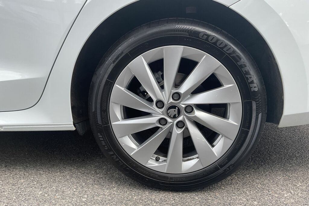 Skoda Octavia 1.5 Tsi 150 Se L EJ75ULM White #5