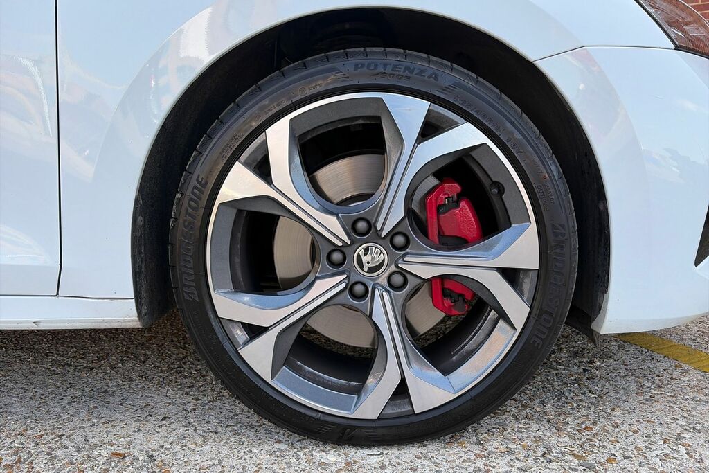 Skoda Octavia 2.0 Tsi Vrs Dsg White #5