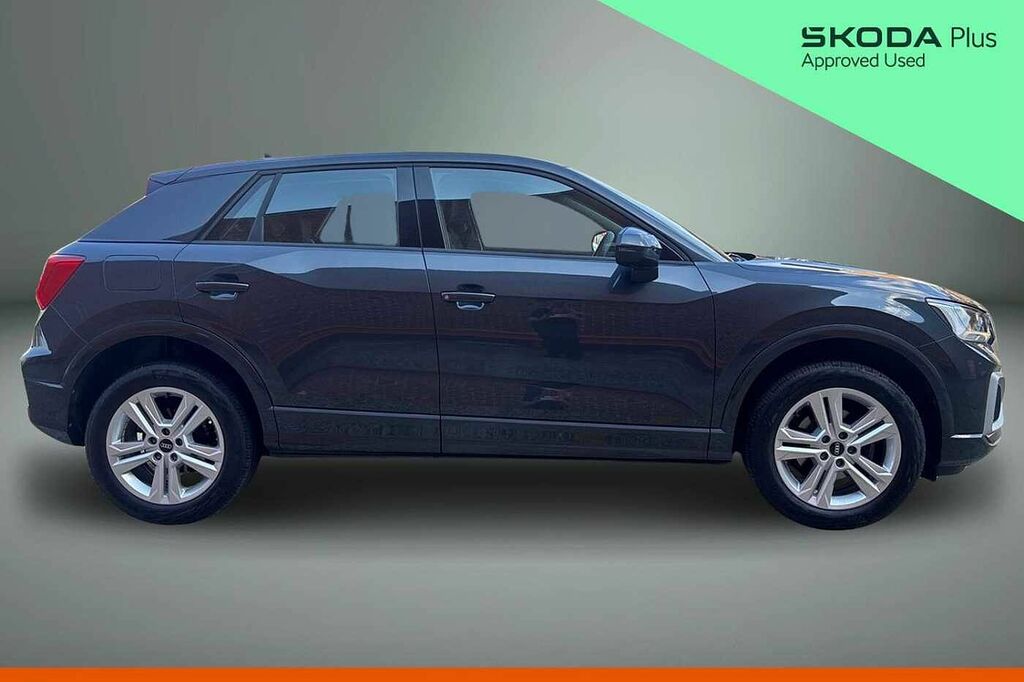 Audi Q2 30 Tfsi Sport Grey #4