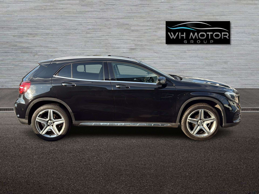 Mercedes-Benz GLA Class Amg Line Premium Black #3