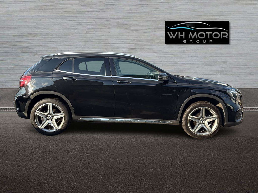 Mercedes-Benz GLA Class Amg Line Premium Black #4