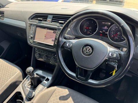 Volkswagen Tiguan 2.0 Tdi Bluemotion YS17LGU White #2