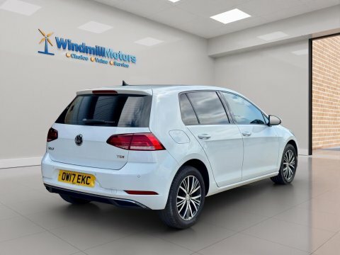 Volkswagen Golf 1.6 Tdi Bluemotion White #2