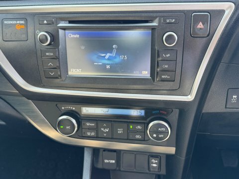 Toyota Auris V-matic Multidrive S Icon Silver #18