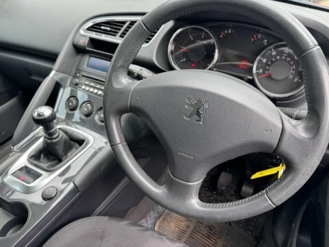 Peugeot 3008 Hatchback Hdi Active 2012 Red #2