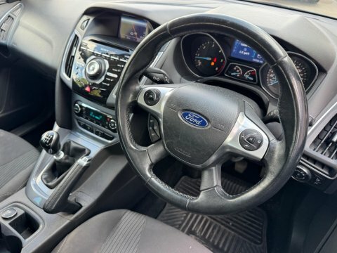 Ford Focus Zetec 1.0 Ecoboost 125Ps Red #2