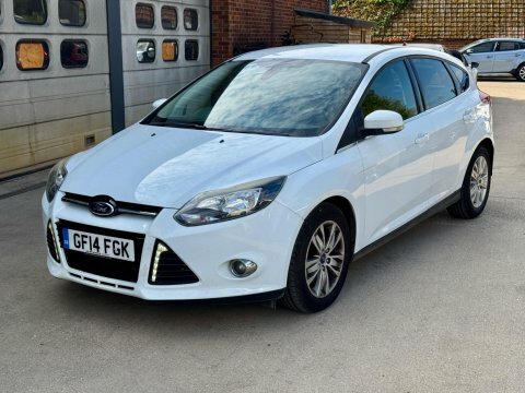 Ford Focus Zetec 1.0 Ecoboost 125Ps Red #4