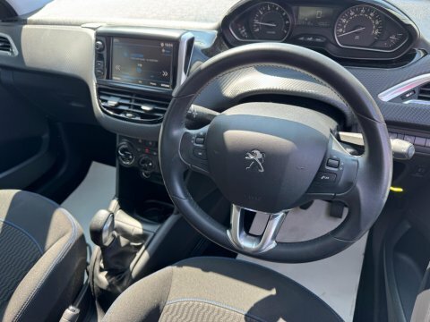 Peugeot 208 1.2 Puretech Signature Grey #2
