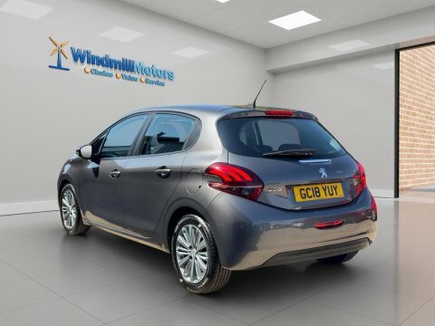 Peugeot 208 1.2 Puretech Signature Grey #5