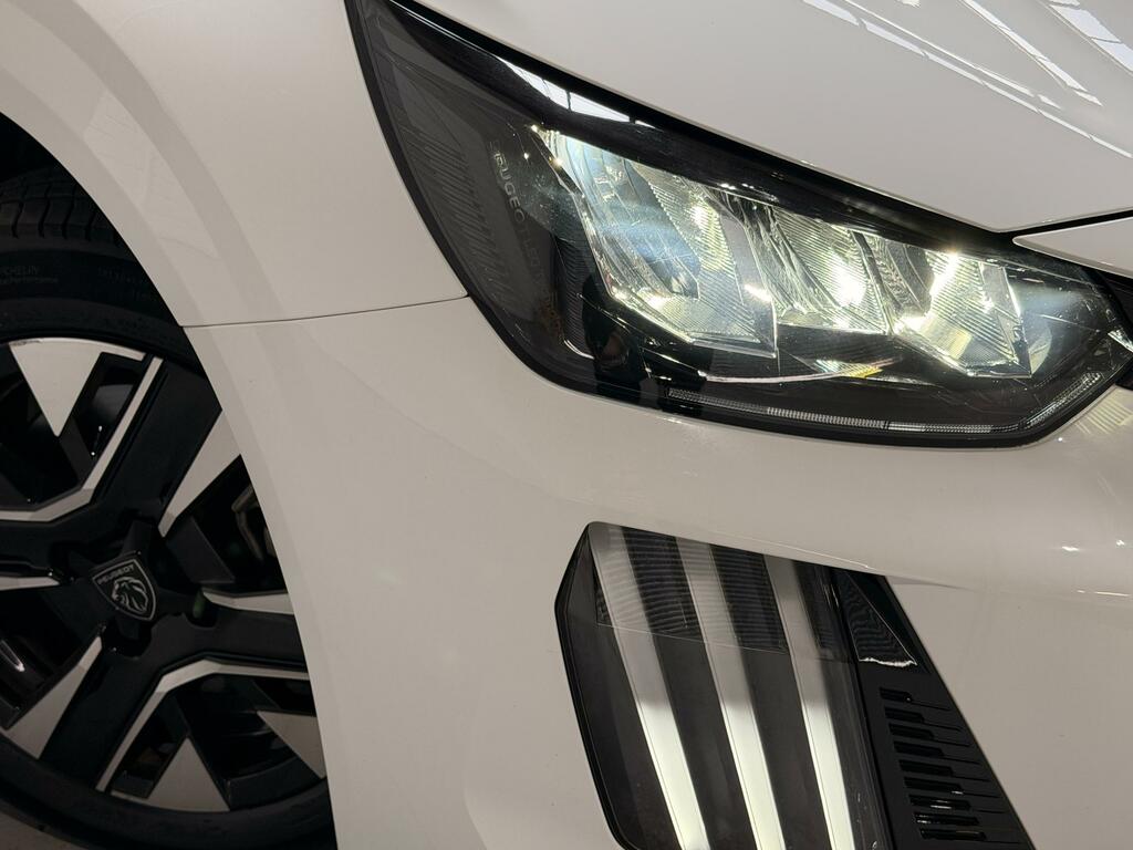 Peugeot e-208 50Kwh E-style Hatchback 11Kw Ch White #2