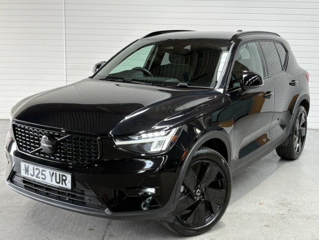 Volvo XC40 2.0 B4 Mhev Plus Black Edition Suv Hybr Black #3