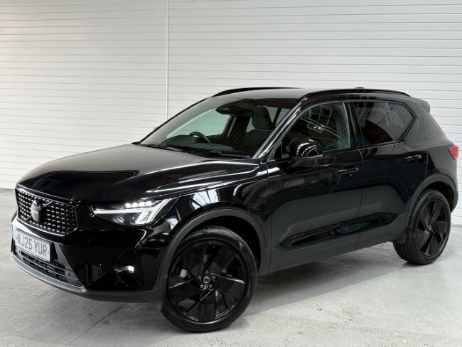 Volvo XC40 2.0 B4 Mhev Plus Black Edition Suv Hybr Black #2