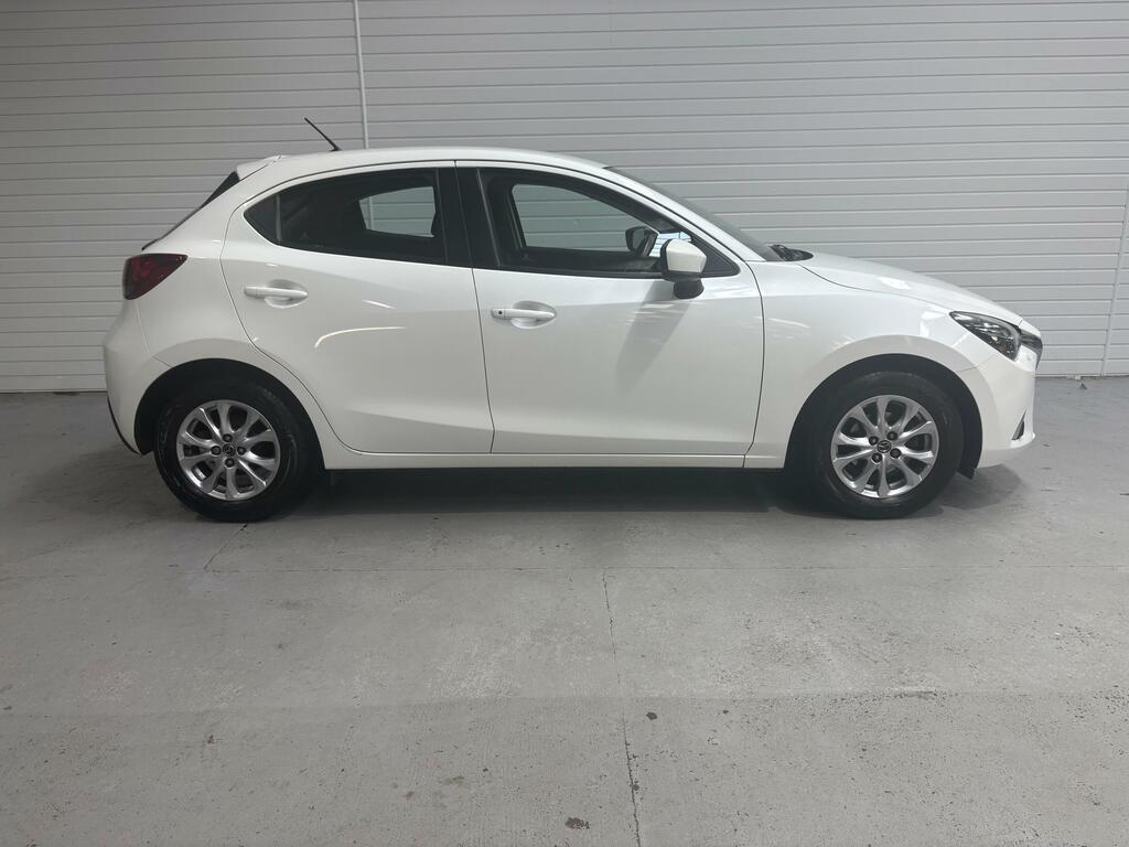 Mazda 2 1.5 Skyactiv-g Se-l Nav Hatchback Manu White #4