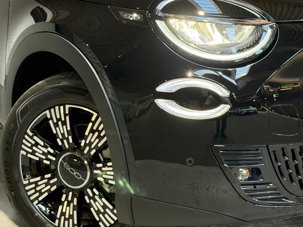 Fiat 600 1.2 Mhev Icon Suv Hybrid E-dct Euro 6 Black #2