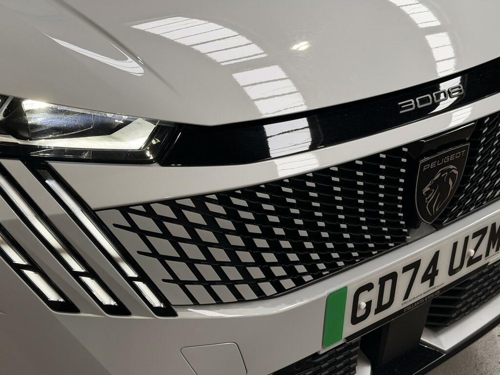 Peugeot 3008 73Kwh Gt Suv 210 Ps GD74UZM White #2