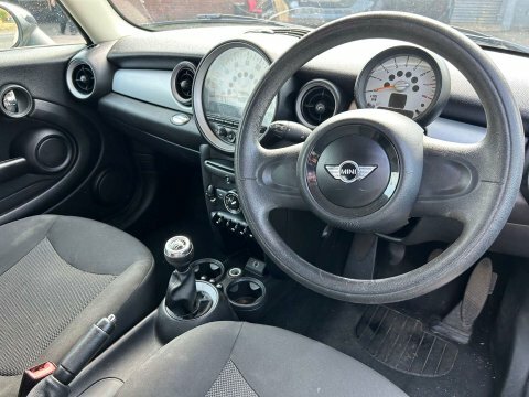 Mini Hatch 1.6 One White #3