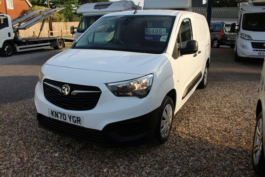 Vauxhall Combo 1.5 Turbo D 2300 Edition Crew Van L2 Euro 6 Ss White