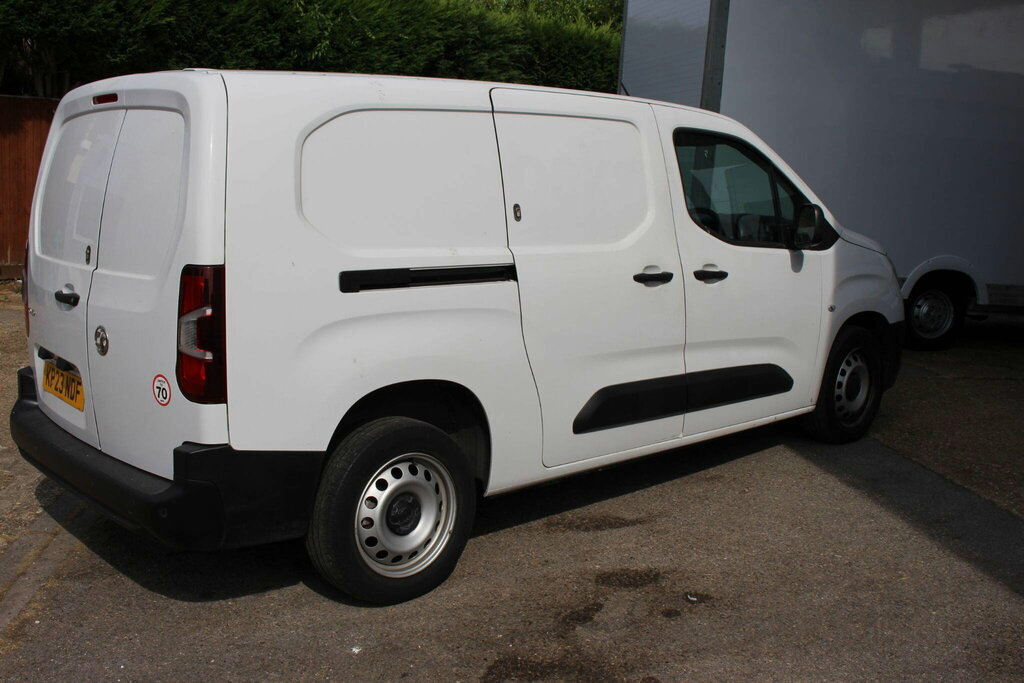 Vauxhall Combo 1.5 Turbo D 2300 Dynamic L2 H1 Euro 6 6Dr White
