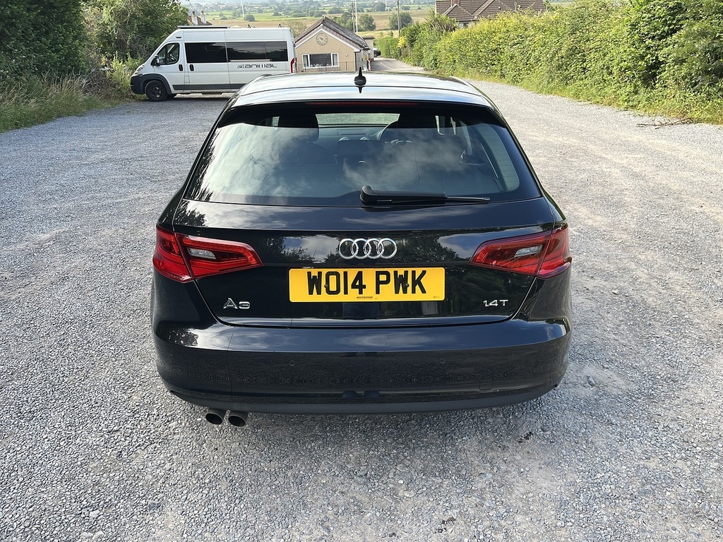 Audi A3 Sportback Tfsi Se Black #4