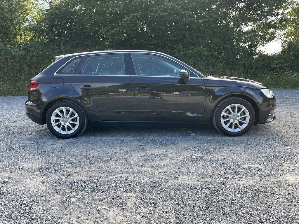 Audi A3 Sportback Tfsi Se Black #2