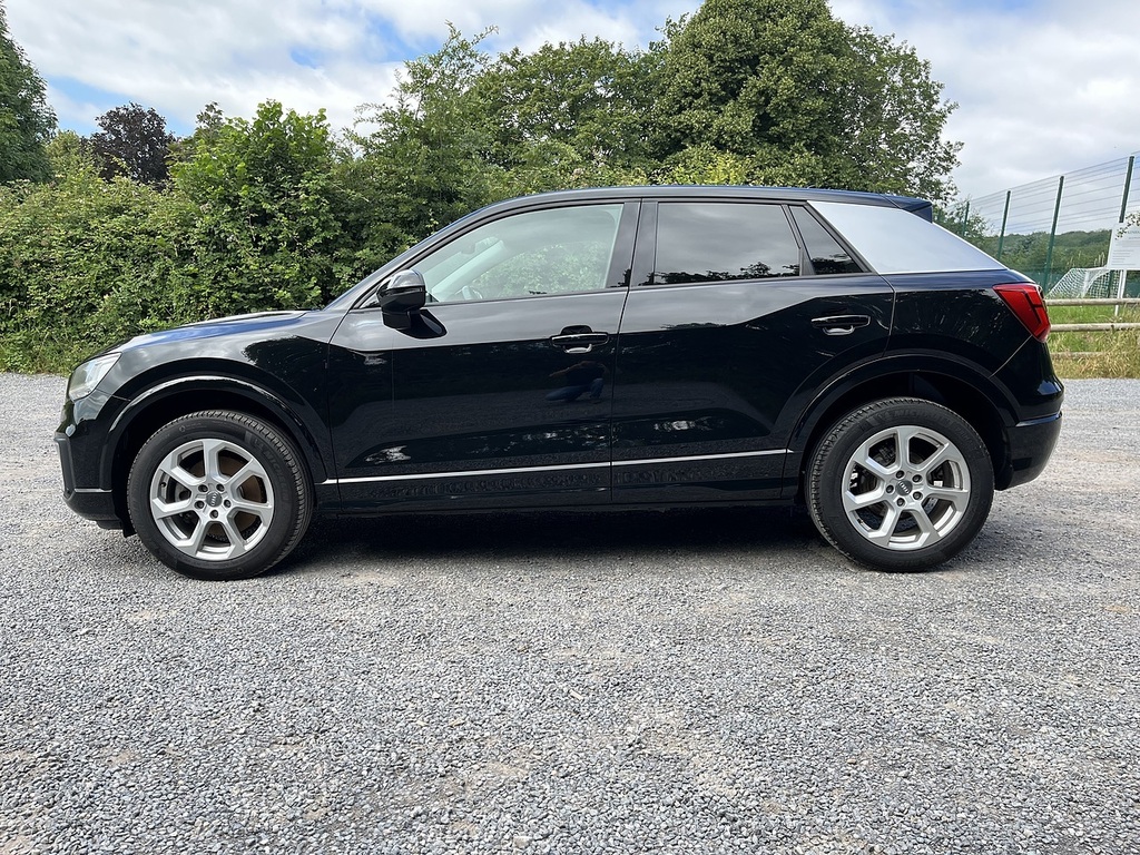 Audi Q2 Tfsi Sport Black #6
