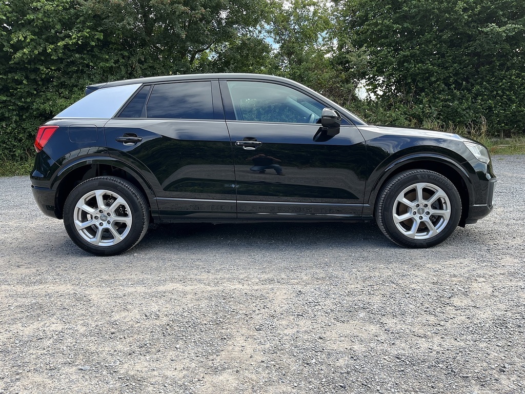 Audi Q2 Tfsi Sport Black #2