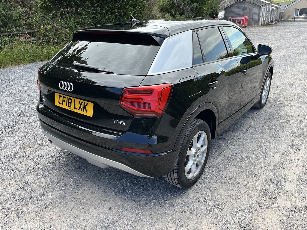 Audi Q2 Tfsi Sport Black #3